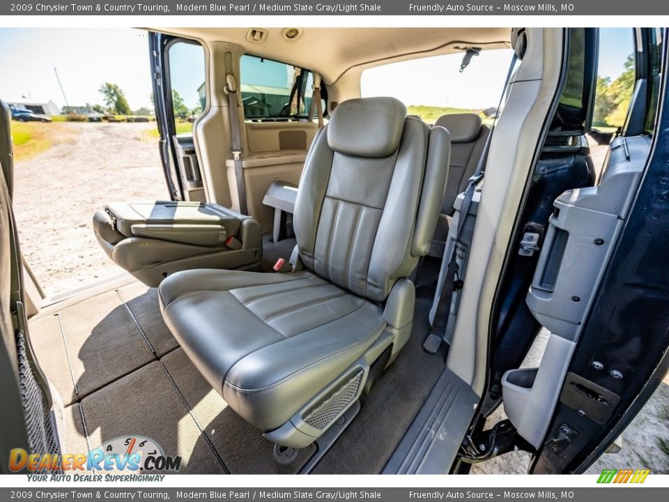 2009 Chrysler Town & Country Touring Modern Blue Pearl / Medium Slate Gray/Light Shale Photo #22