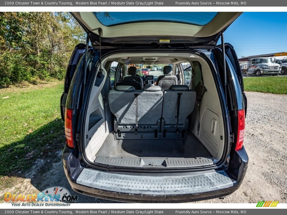 2009 Chrysler Town & Country Touring Modern Blue Pearl / Medium Slate Gray/Light Shale Photo #23