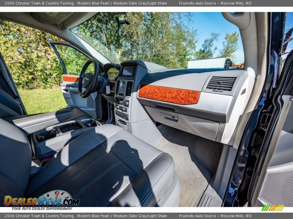 2009 Chrysler Town & Country Touring Modern Blue Pearl / Medium Slate Gray/Light Shale Photo #29