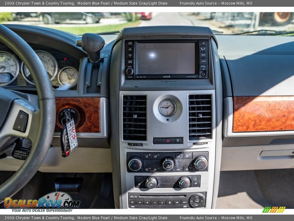 2009 Chrysler Town & Country Touring Modern Blue Pearl / Medium Slate Gray/Light Shale Photo #33