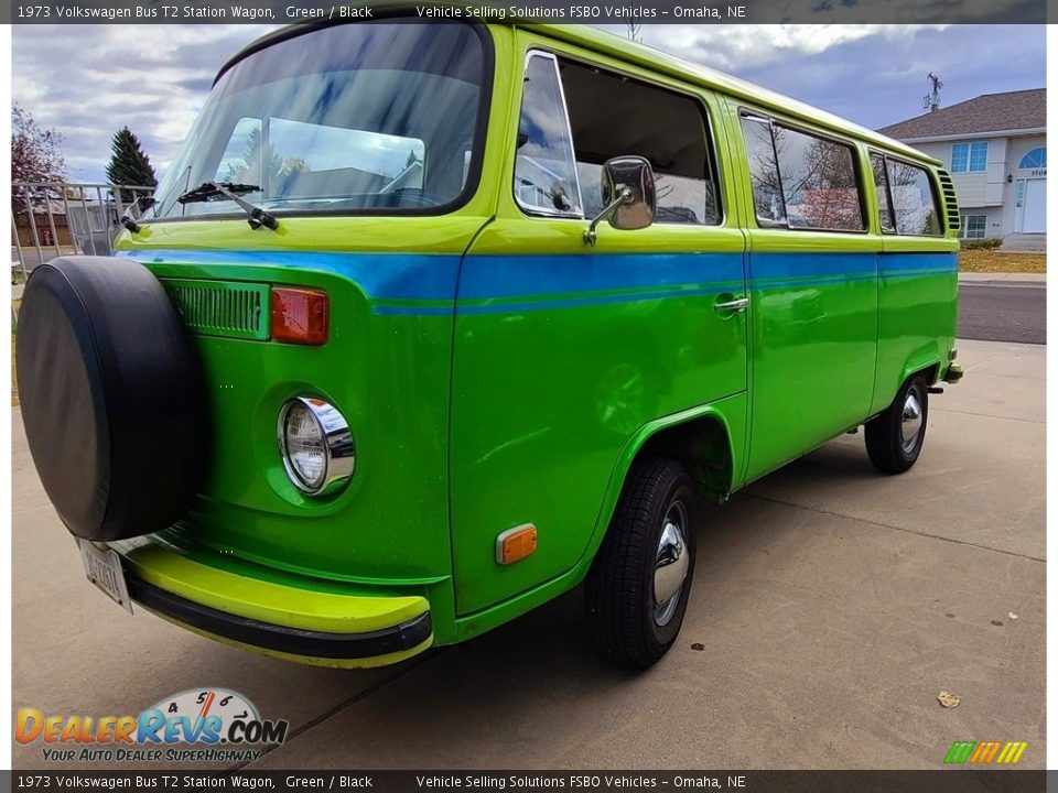 Front 3/4 View of 1973 Volkswagen Bus T2 Station Wagon Photo #10