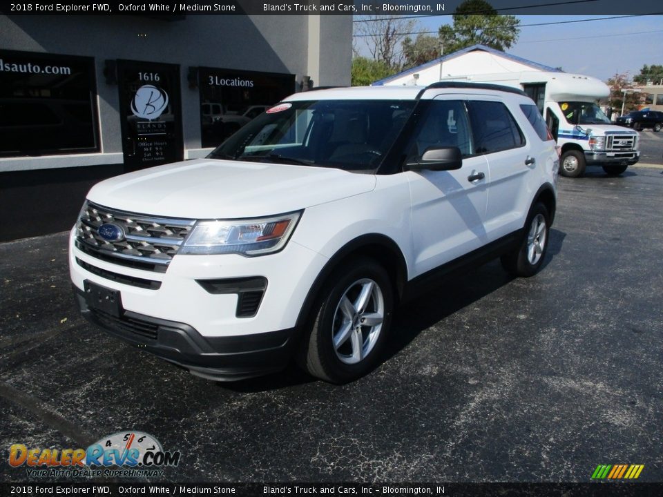 2018 Ford Explorer FWD Oxford White / Medium Stone Photo #2