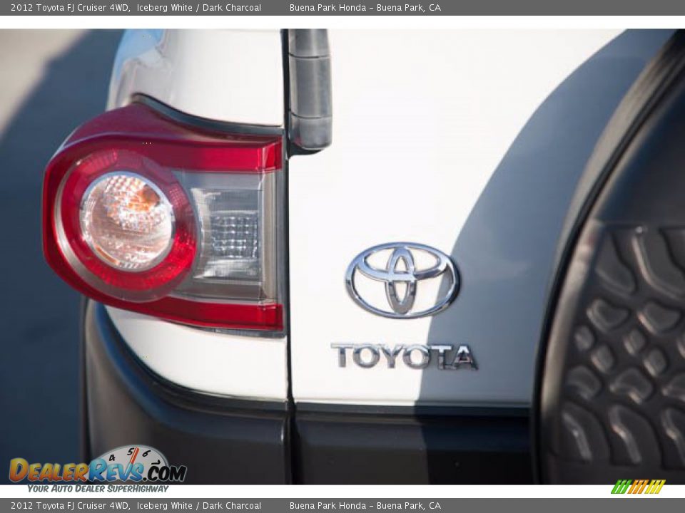 2012 Toyota FJ Cruiser 4WD Iceberg White / Dark Charcoal Photo #11