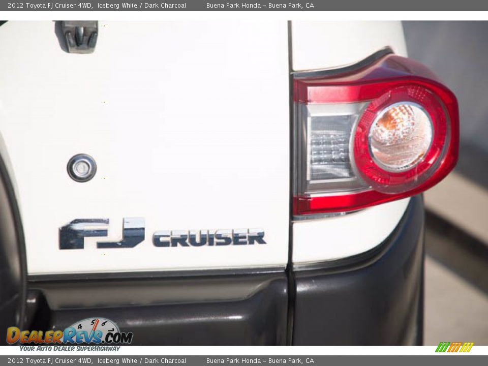 2012 Toyota FJ Cruiser 4WD Iceberg White / Dark Charcoal Photo #12