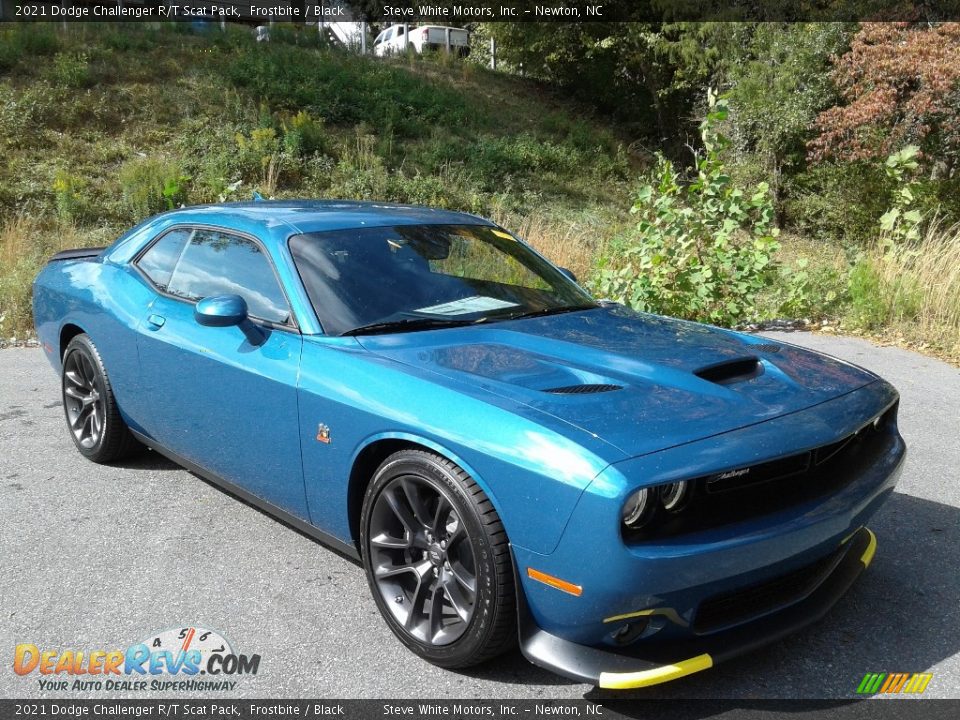 Front 3/4 View of 2021 Dodge Challenger R/T Scat Pack Photo #4