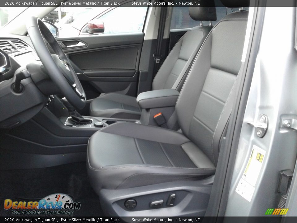Front Seat of 2020 Volkswagen Tiguan SEL Photo #11