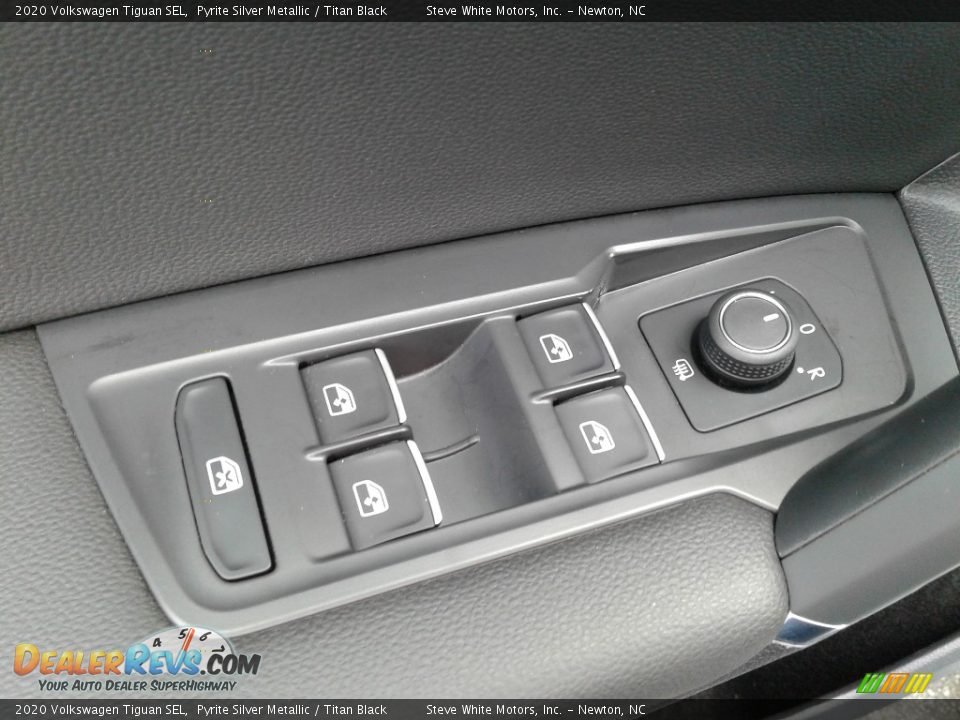 Controls of 2020 Volkswagen Tiguan SEL Photo #12