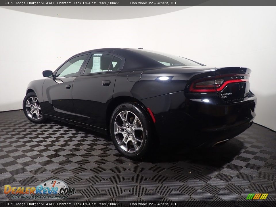 2015 Dodge Charger SE AWD Phantom Black Tri-Coat Pearl / Black Photo #10