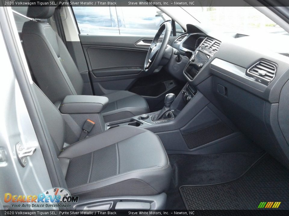 Front Seat of 2020 Volkswagen Tiguan SEL Photo #18