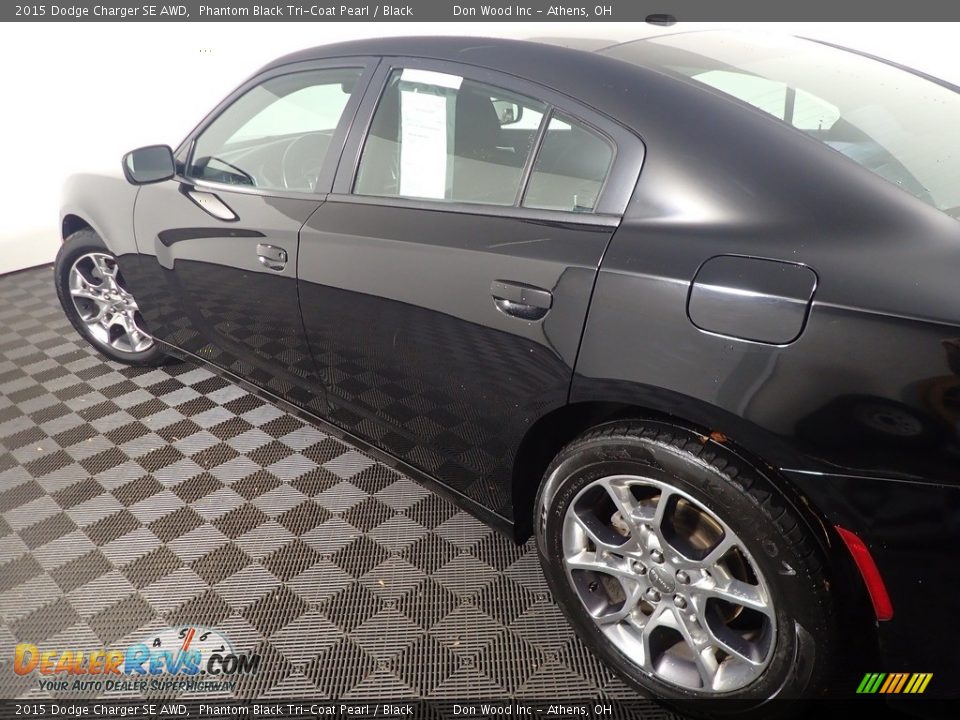 2015 Dodge Charger SE AWD Phantom Black Tri-Coat Pearl / Black Photo #17