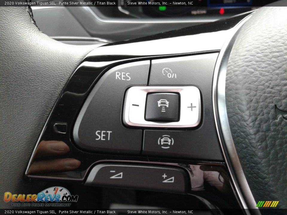 2020 Volkswagen Tiguan SEL Steering Wheel Photo #20