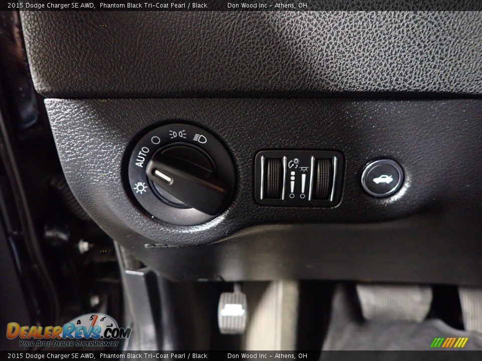 2015 Dodge Charger SE AWD Phantom Black Tri-Coat Pearl / Black Photo #30