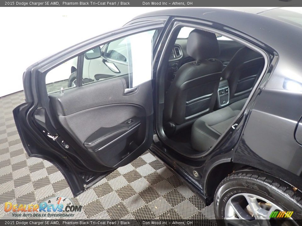 2015 Dodge Charger SE AWD Phantom Black Tri-Coat Pearl / Black Photo #33