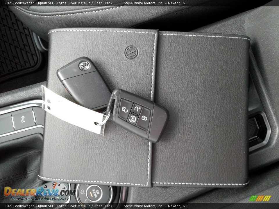 Keys of 2020 Volkswagen Tiguan SEL Photo #33