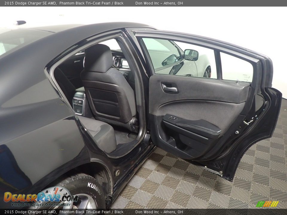 2015 Dodge Charger SE AWD Phantom Black Tri-Coat Pearl / Black Photo #35