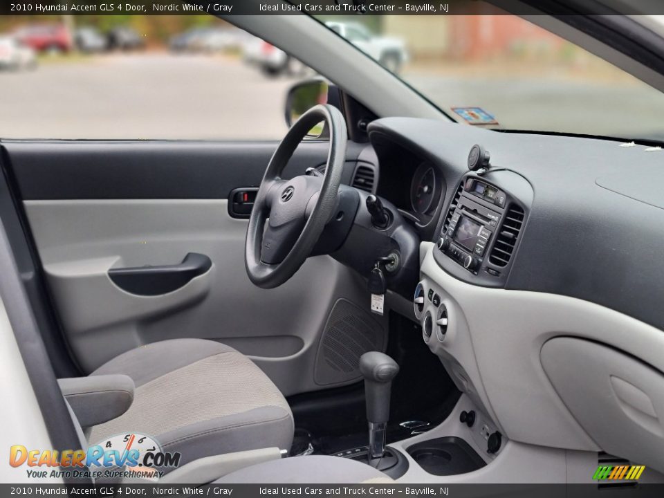 2010 Hyundai Accent GLS 4 Door Nordic White / Gray Photo #10