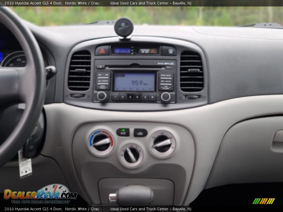 2010 Hyundai Accent GLS 4 Door Nordic White / Gray Photo #21