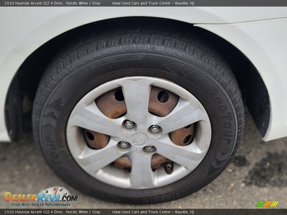 2010 Hyundai Accent GLS 4 Door Nordic White / Gray Photo #27