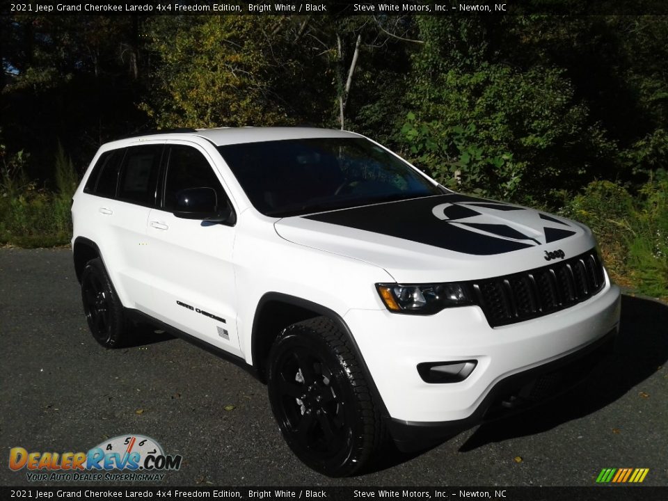 2021 Jeep Grand Cherokee Laredo 4x4 Freedom Edition Bright White / Black Photo #4