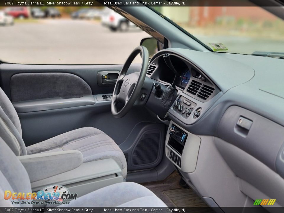 2002 Toyota Sienna LE Silver Shadow Pearl / Gray Photo #10