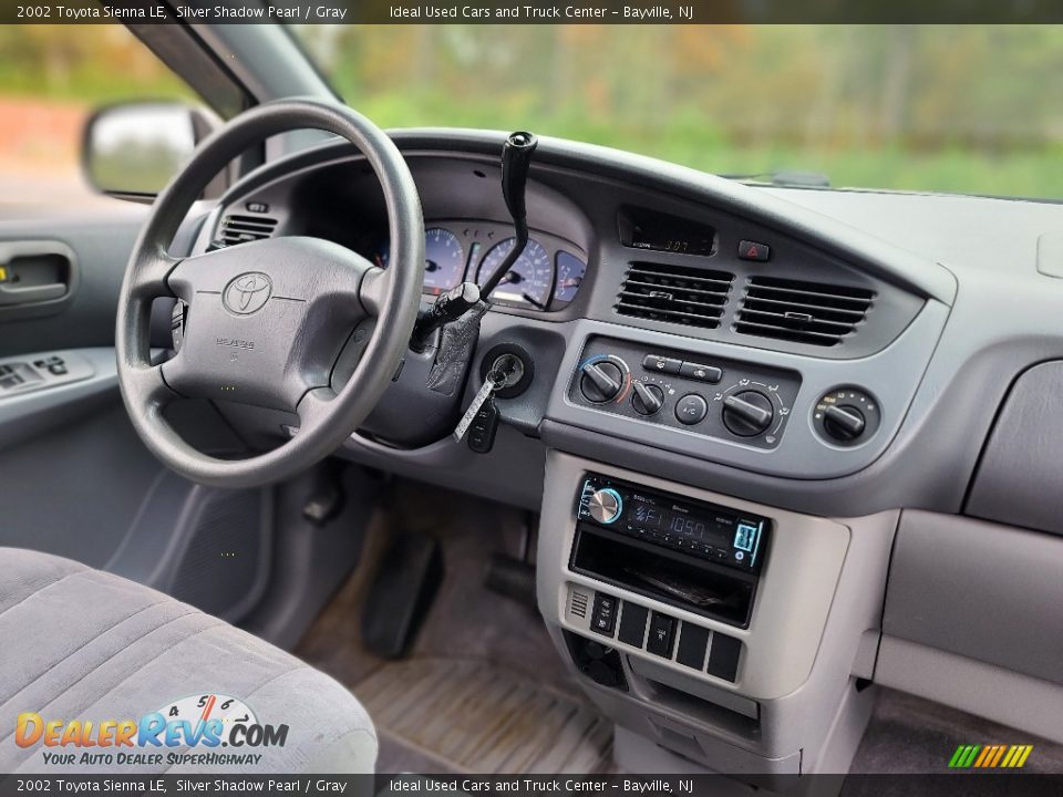 2002 Toyota Sienna LE Silver Shadow Pearl / Gray Photo #11