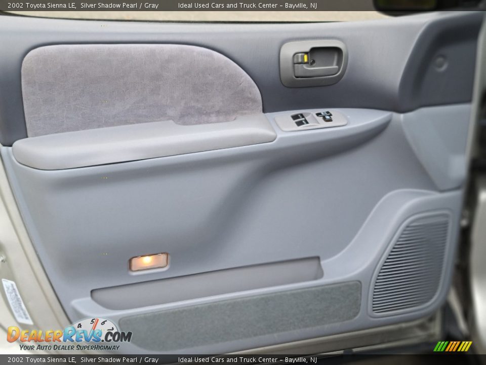 2002 Toyota Sienna LE Silver Shadow Pearl / Gray Photo #13