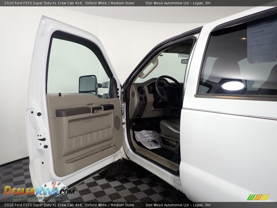2010 Ford F350 Super Duty XL Crew Cab 4x4 Oxford White / Medium Stone Photo #15