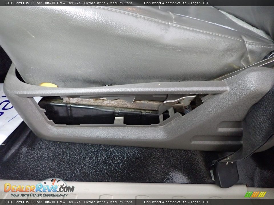 2010 Ford F350 Super Duty XL Crew Cab 4x4 Oxford White / Medium Stone Photo #18