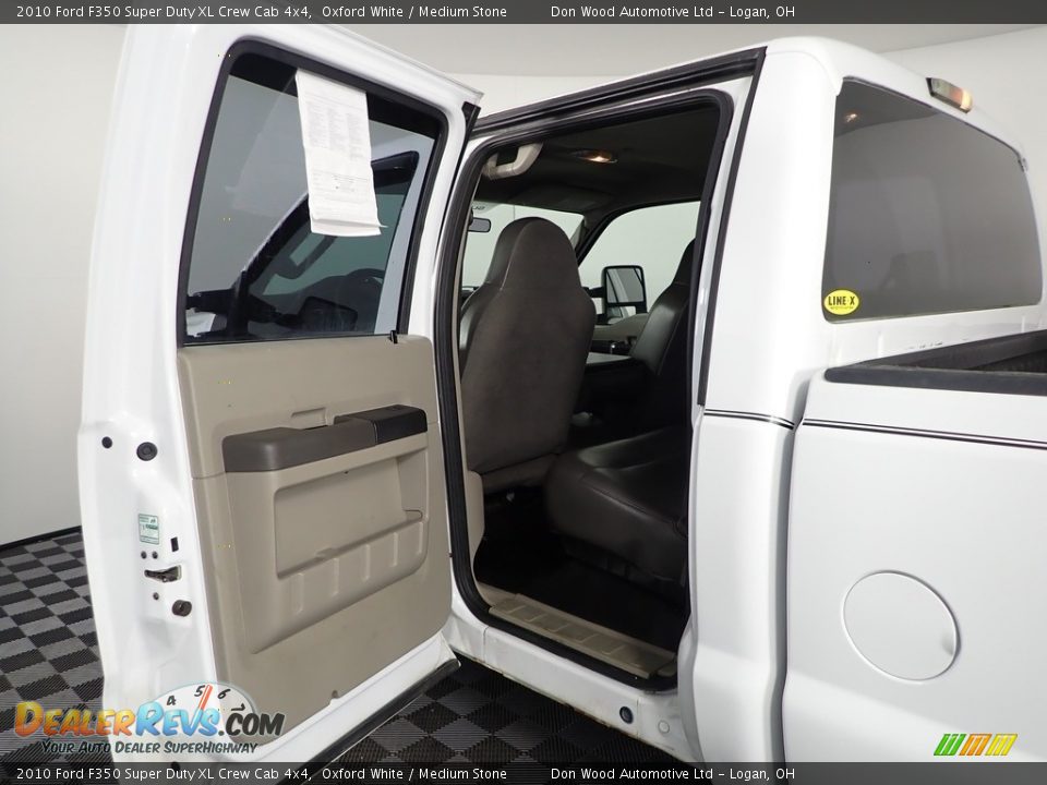 2010 Ford F350 Super Duty XL Crew Cab 4x4 Oxford White / Medium Stone Photo #26
