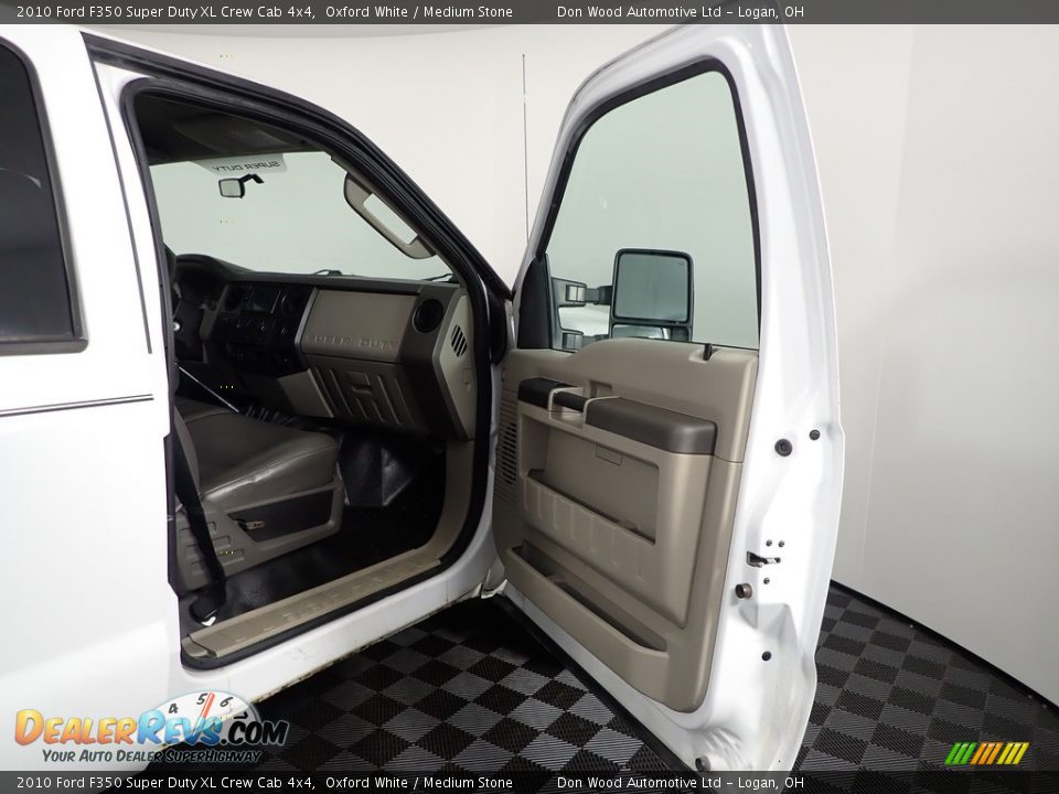 2010 Ford F350 Super Duty XL Crew Cab 4x4 Oxford White / Medium Stone Photo #29
