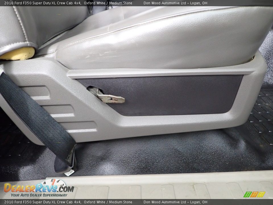 2010 Ford F350 Super Duty XL Crew Cab 4x4 Oxford White / Medium Stone Photo #31