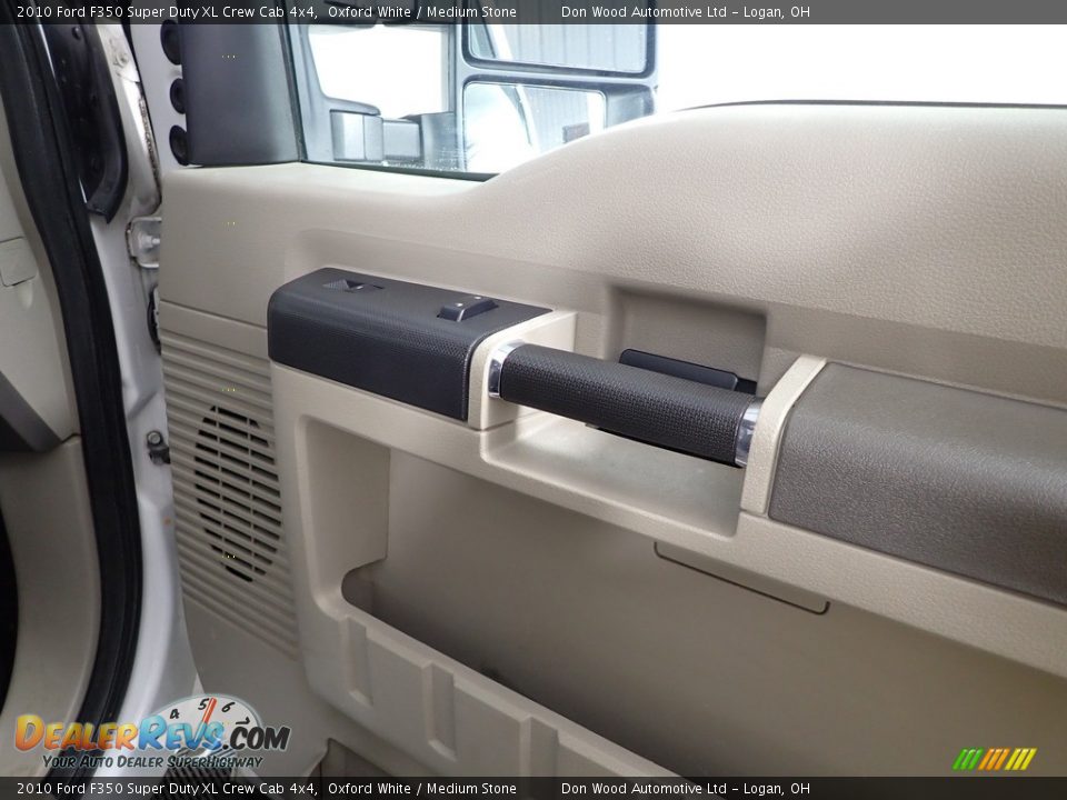 2010 Ford F350 Super Duty XL Crew Cab 4x4 Oxford White / Medium Stone Photo #32