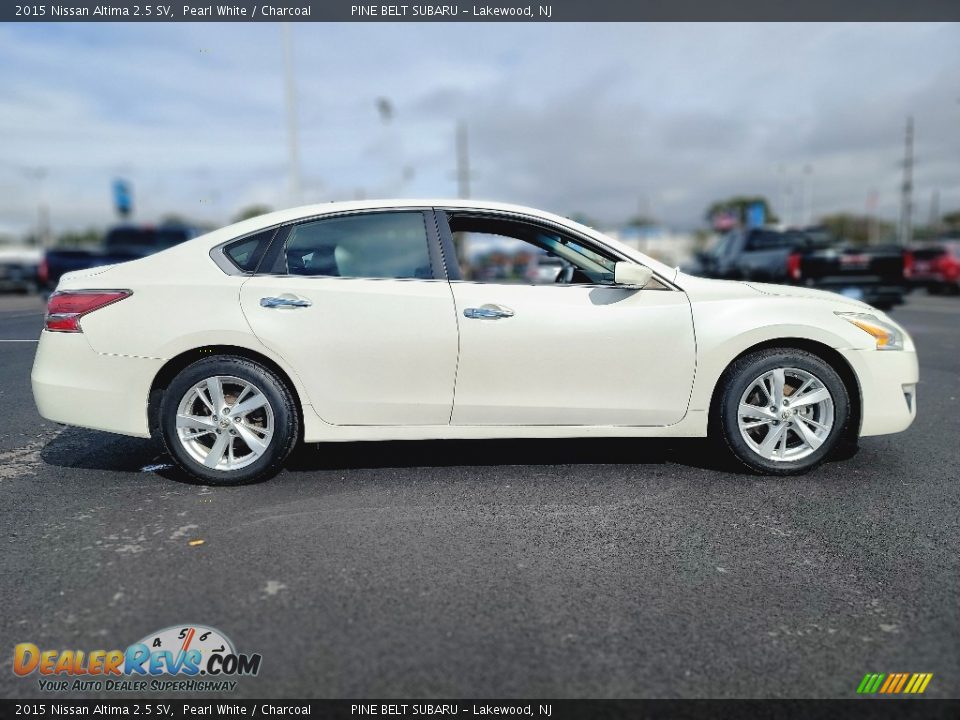 2015 Nissan Altima 2.5 SV Pearl White / Charcoal Photo #18