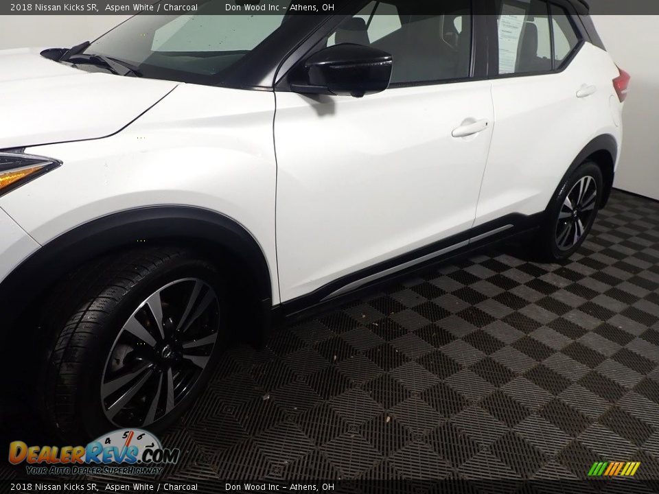 2018 Nissan Kicks SR Aspen White / Charcoal Photo #11