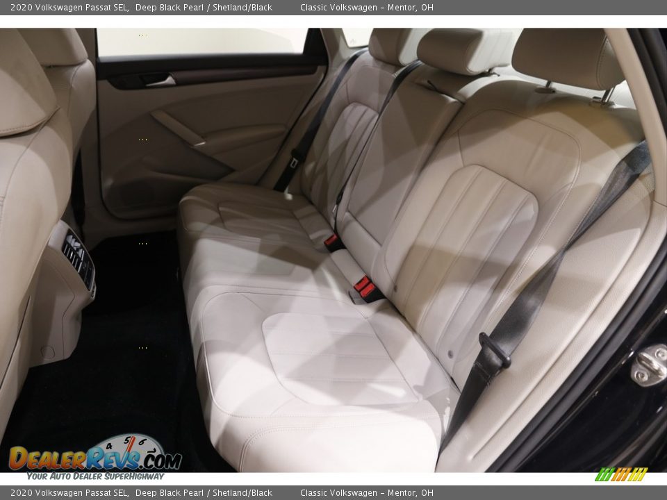 2020 Volkswagen Passat SEL Deep Black Pearl / Shetland/Black Photo #16