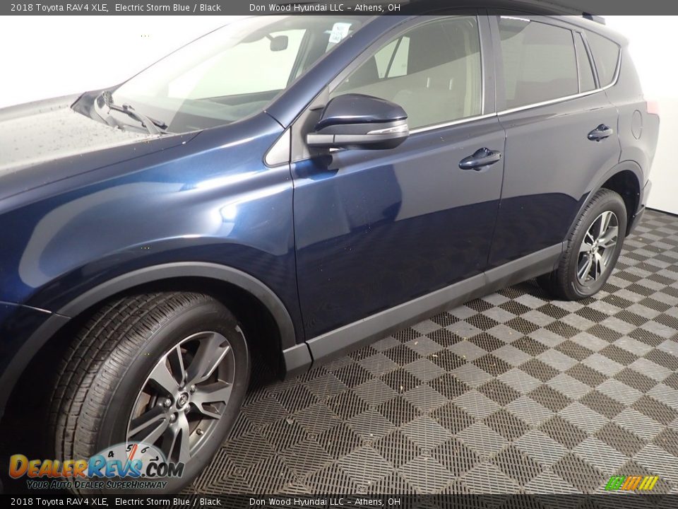 2018 Toyota RAV4 XLE Electric Storm Blue / Black Photo #12