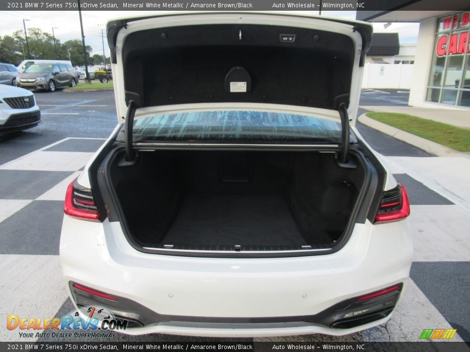 2021 BMW 7 Series 750i xDrive Sedan Mineral White Metallic / Amarone Brown/Black Photo #5