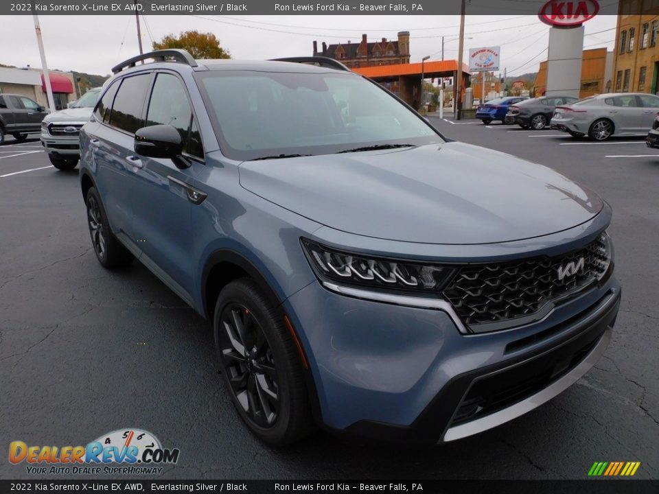 Front 3/4 View of 2022 Kia Sorento X-Line EX AWD Photo #9