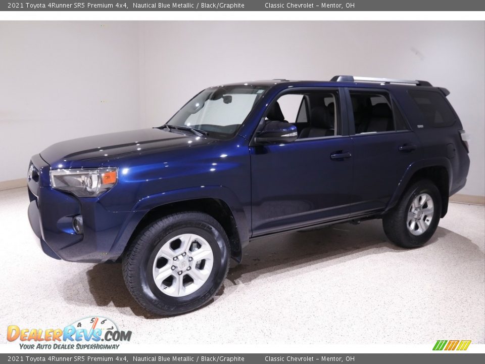 Front 3/4 View of 2021 Toyota 4Runner SR5 Premium 4x4 Photo #3