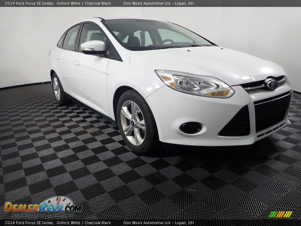 2014 Ford Focus SE Sedan Oxford White / Charcoal Black Photo #2