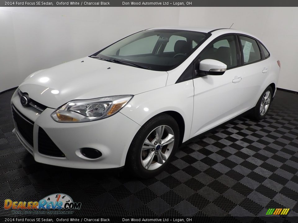 2014 Ford Focus SE Sedan Oxford White / Charcoal Black Photo #5