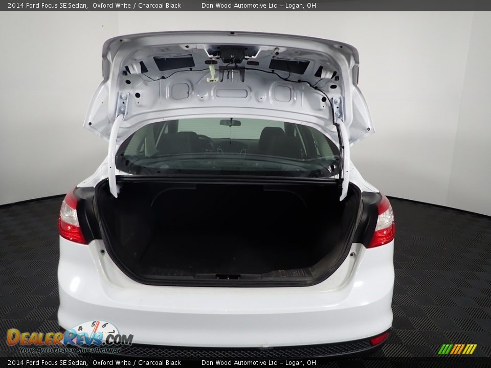 2014 Ford Focus SE Sedan Oxford White / Charcoal Black Photo #11
