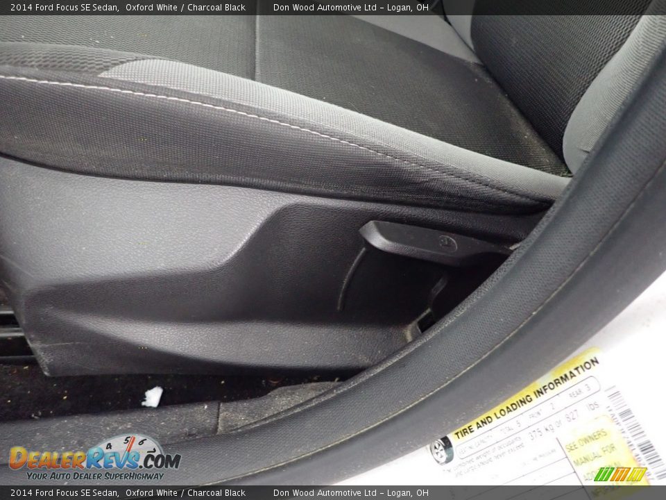 2014 Ford Focus SE Sedan Oxford White / Charcoal Black Photo #18