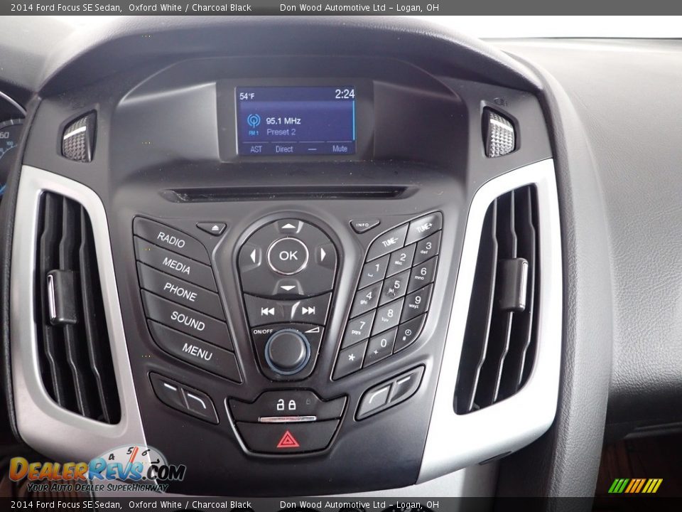 2014 Ford Focus SE Sedan Oxford White / Charcoal Black Photo #22