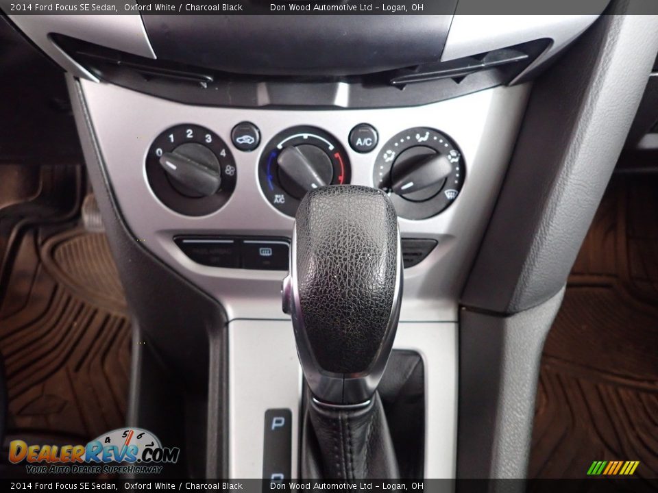 2014 Ford Focus SE Sedan Oxford White / Charcoal Black Photo #23