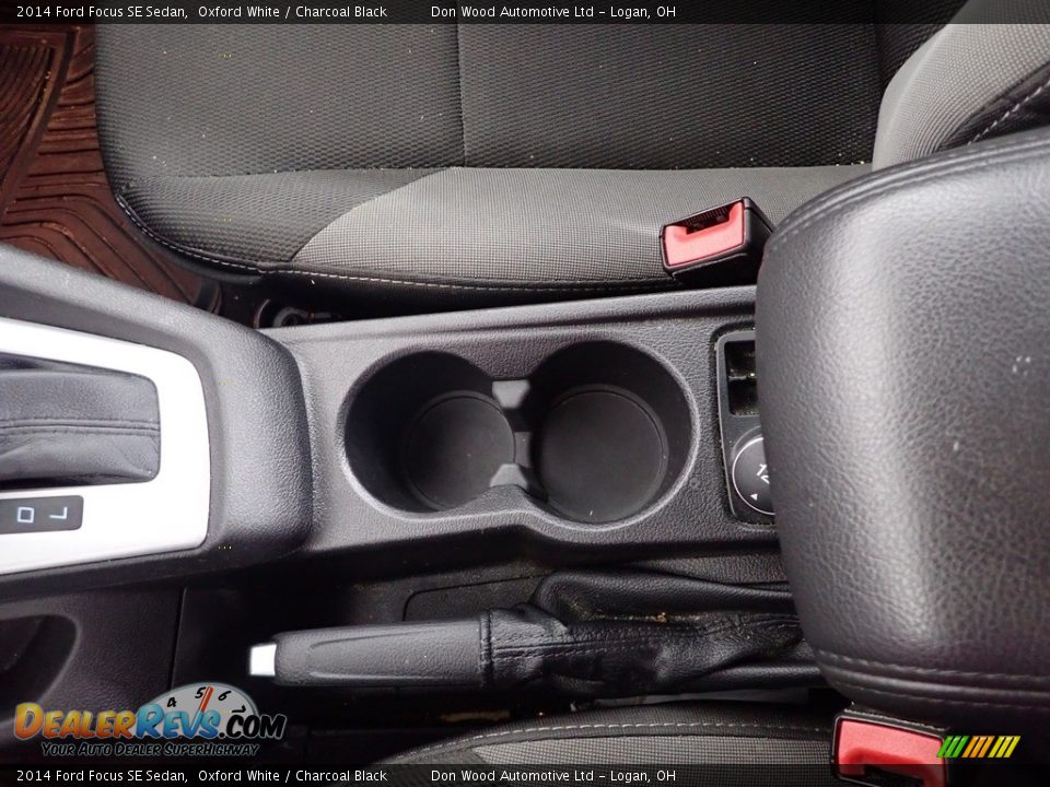 2014 Ford Focus SE Sedan Oxford White / Charcoal Black Photo #25