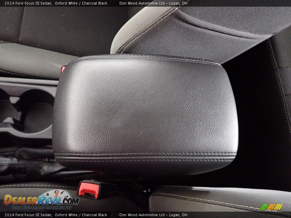 2014 Ford Focus SE Sedan Oxford White / Charcoal Black Photo #26