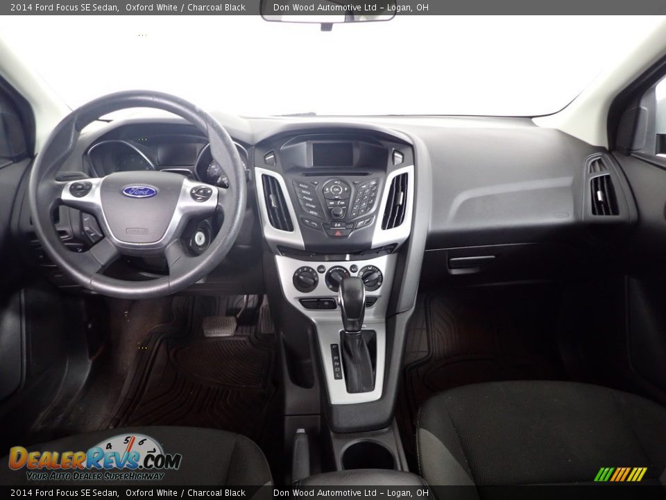 2014 Ford Focus SE Sedan Oxford White / Charcoal Black Photo #29