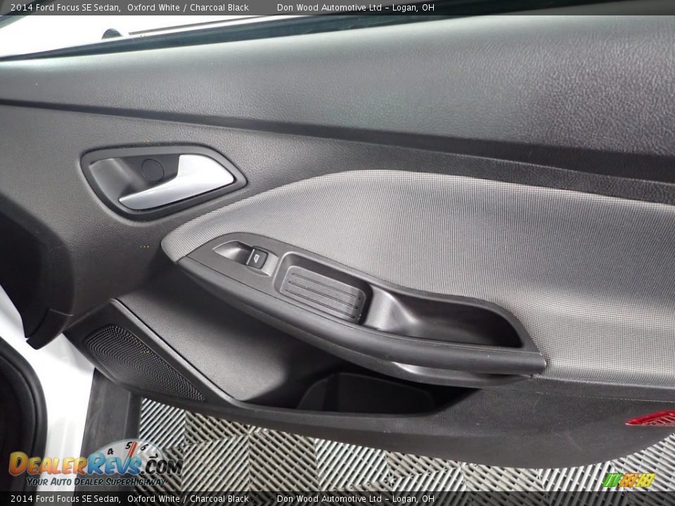 2014 Ford Focus SE Sedan Oxford White / Charcoal Black Photo #31