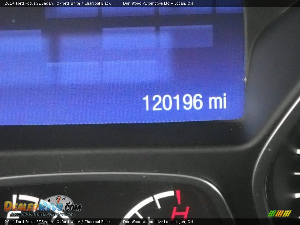 2014 Ford Focus SE Sedan Oxford White / Charcoal Black Photo #36
